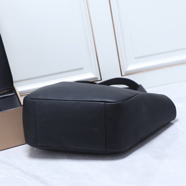 LE 5 À 7 BEA IN GRAINED LEATHER