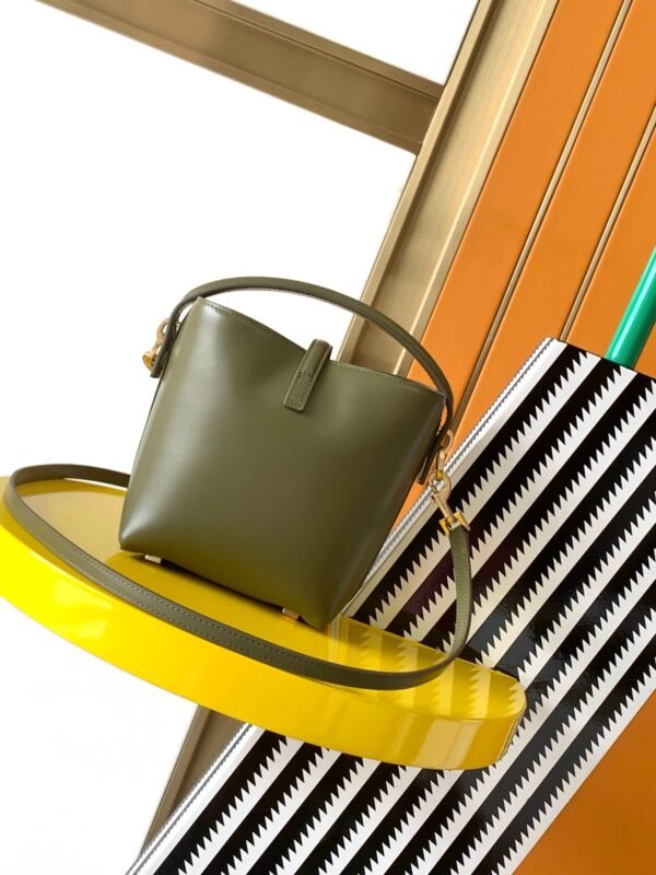 7658702R20W3798 (1) LE 37 MINI IN SHINY LEATHER