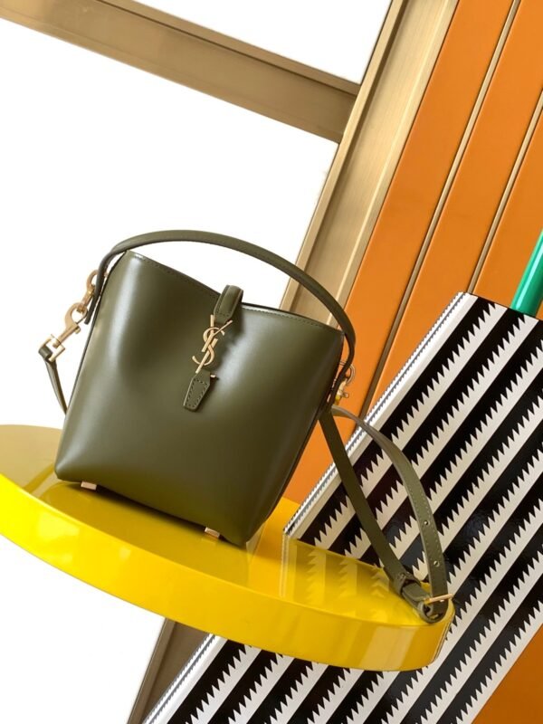 7658702R20W3798 (4) LE 37 MINI IN SHINY LEATHER