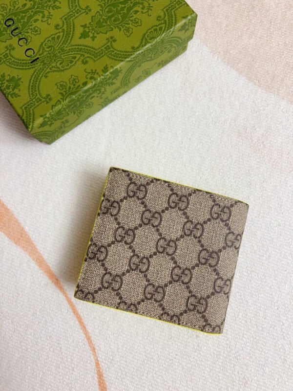 768243 FACQC 9742 (5) ACID GREEN INTERIOR GG BI-FOLD WALLET