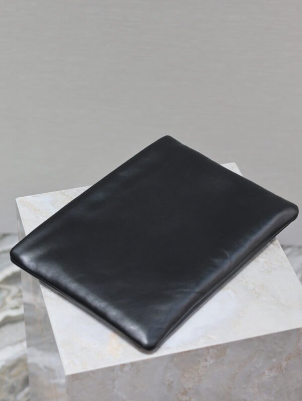 CALYPSO LARGE POUCH IN LAMBSKIN