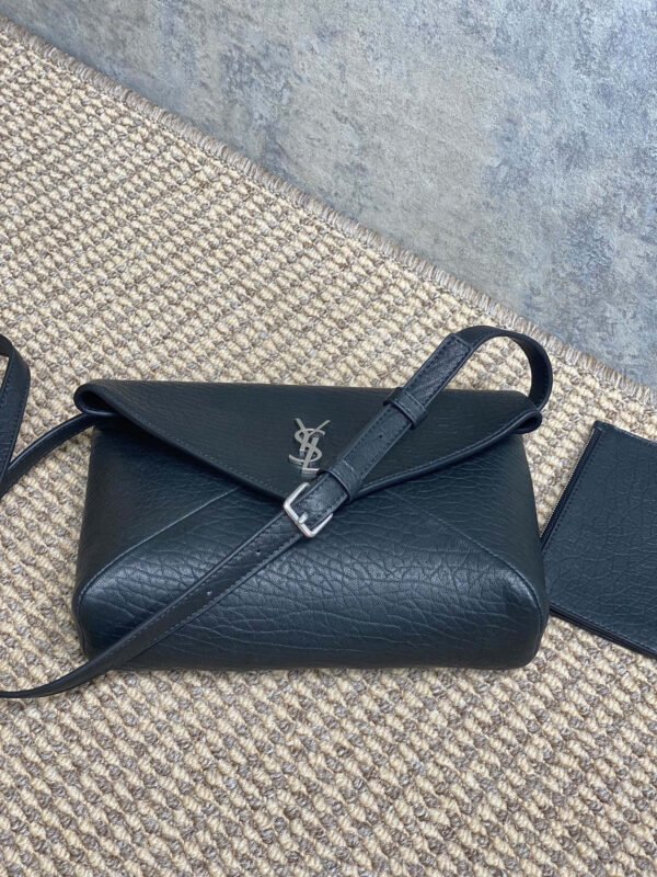 801490AACIU1000 (7) CASSANDRE ENVELOPE MESSENGER IN LAMBSKIN