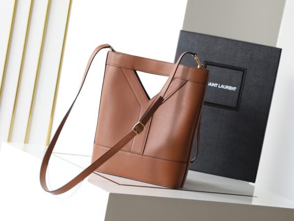 Y SMALL BUCKET IN LEATHER