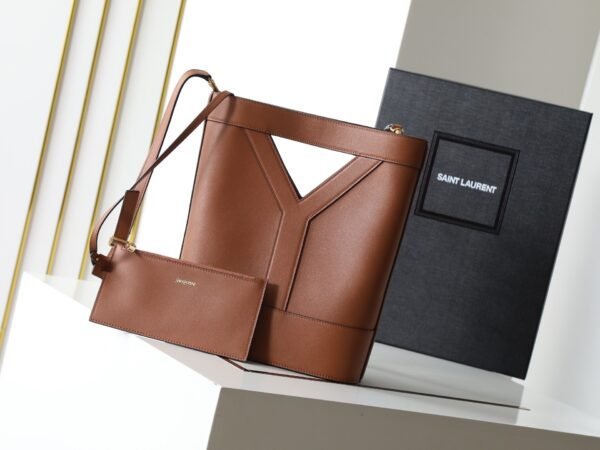 Y SMALL BUCKET IN LEATHER