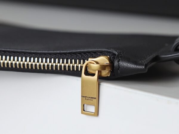 808224AAEB31000 (1) Y SMALL BUCKET IN LEATHER