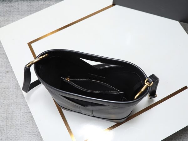 808224AAEB31000 (3) Y SMALL BUCKET IN LEATHER