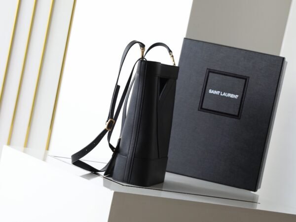 808224AAEB31000 (4) Y SMALL BUCKET IN LEATHER