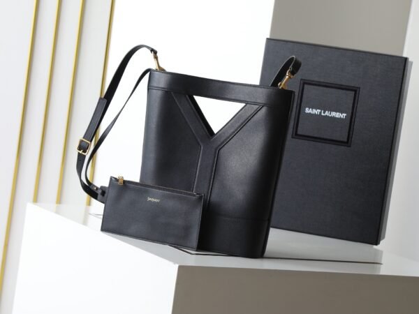 808224AAEB31000 (6) Y SMALL BUCKET IN LEATHER