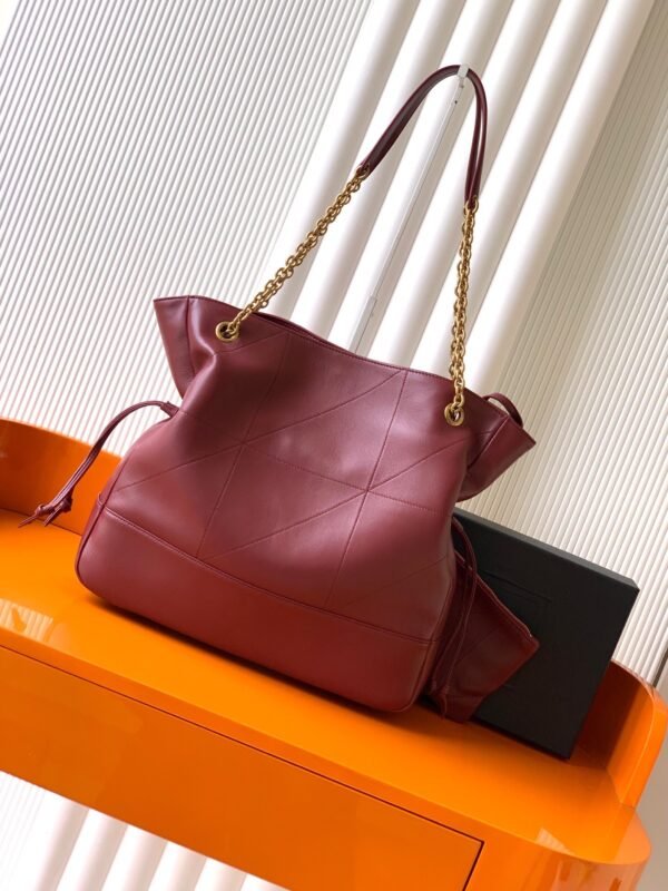 JAMIE SHOPPING IN LAMBSKIN