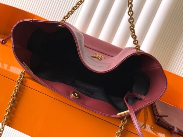 JAMIE SHOPPING IN LAMBSKIN