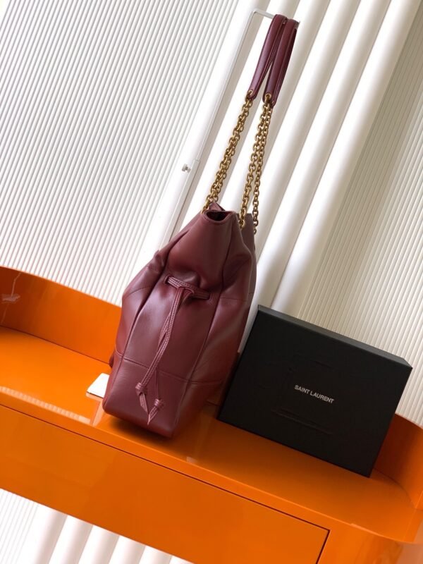 JAMIE SHOPPING IN LAMBSKIN