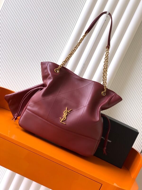 JAMIE SHOPPING IN LAMBSKIN