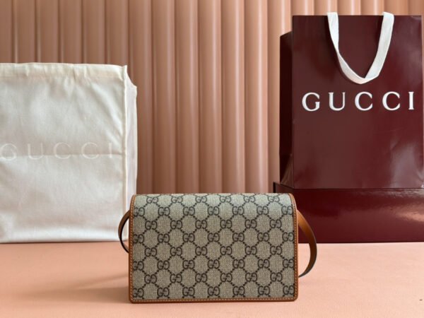 820688 FAD6L 9758 (5) GG EMBLEM WALLET WITH LEATHER STRAP