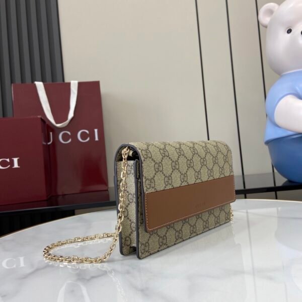 838151 AAEV2 2751 (3) GG EMBLEM WALLET ON CHAIN