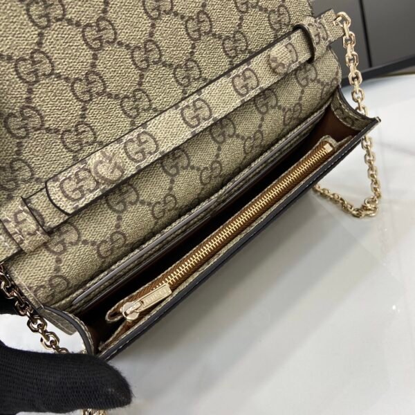 838151 AAEV2 2751 (4) GG EMBLEM WALLET ON CHAIN