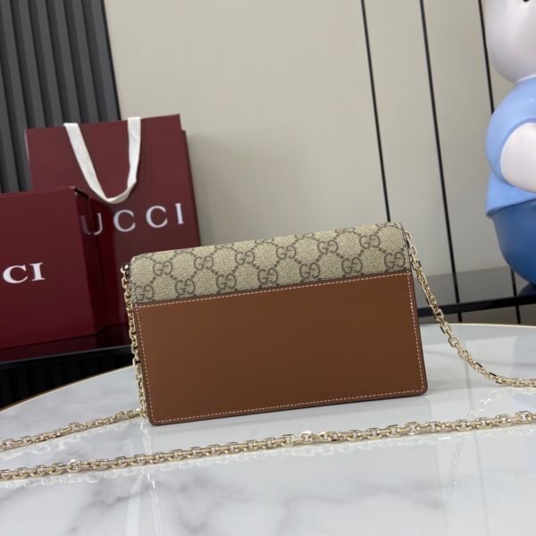 838151 AAEV2 2751 (5) GG EMBLEM WALLET ON CHAIN