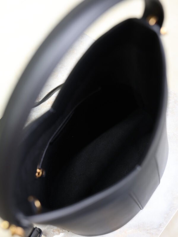 840891AAEZC1000 (2) Y TOP-HANDLE BUCKET IN LEATHER