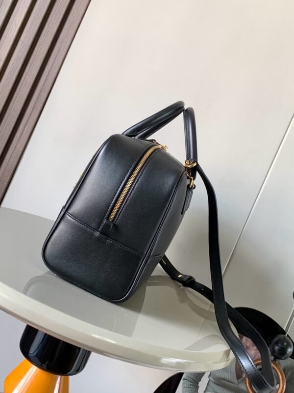 A039N08X15 (3) Amazona 28 bag in nappa calfskin