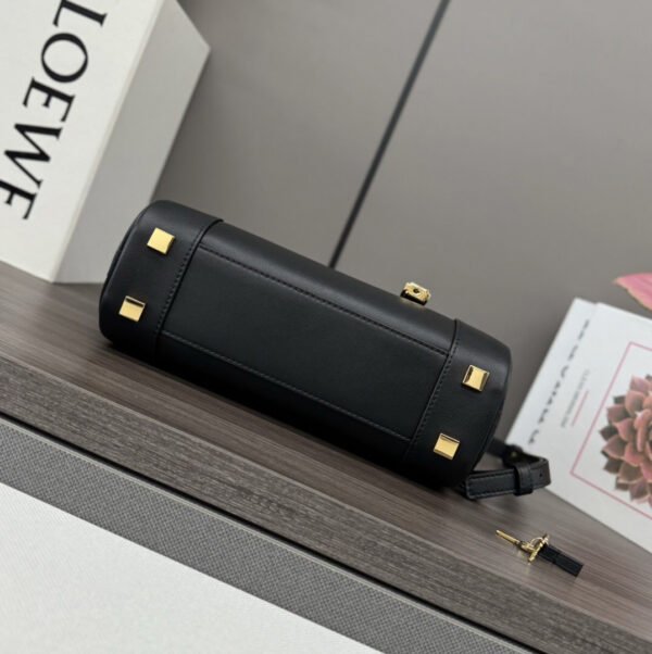 A039N23X01 (3) Amazona 23 cropped bag in nappa calfskin