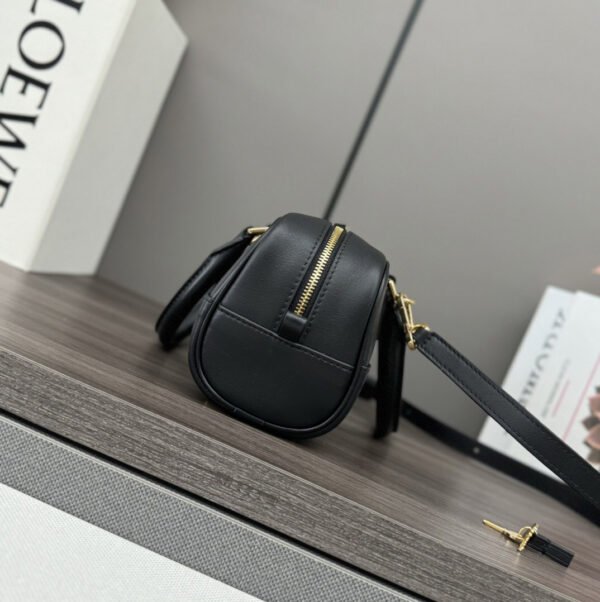 A039N23X01 (4) Amazona 23 cropped bag in nappa calfskin