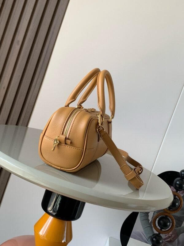 A039N23X01 brown (1) Amazona 23 cropped bag in nappa calfskin