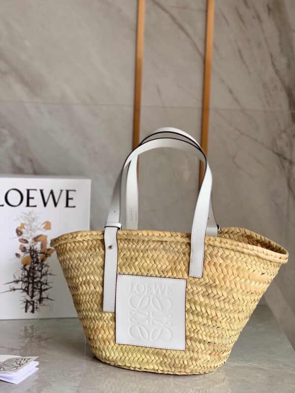 Basket bag in palm leaf and calfskin