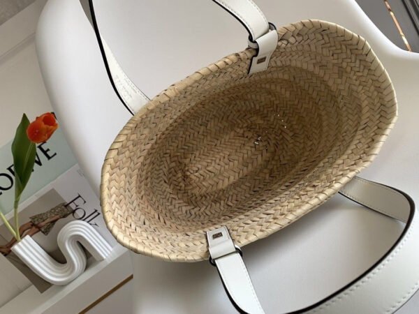 A223S93X04 (2) Small Basket bag in palm leaf and calfskin