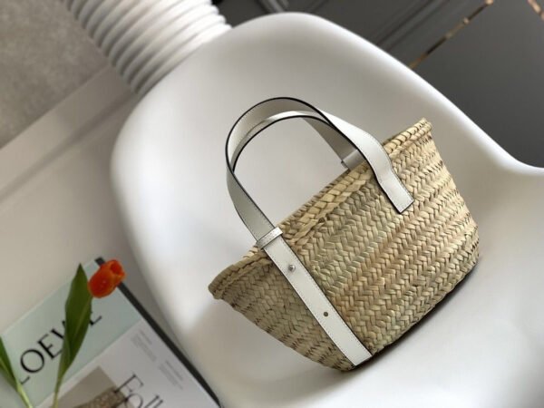 A223S93X04 (5) Small Basket bag in palm leaf and calfskin