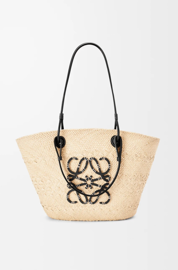 A223T43X02 (1) Medium Anagram Basket bag in iraca palm and calfskin