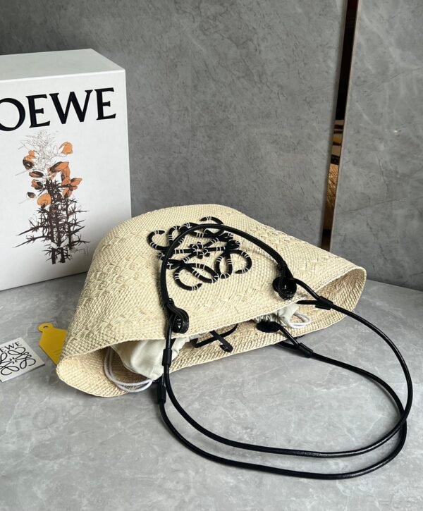 A223T43X02 (3) Medium Anagram Basket bag in iraca palm and calfskin