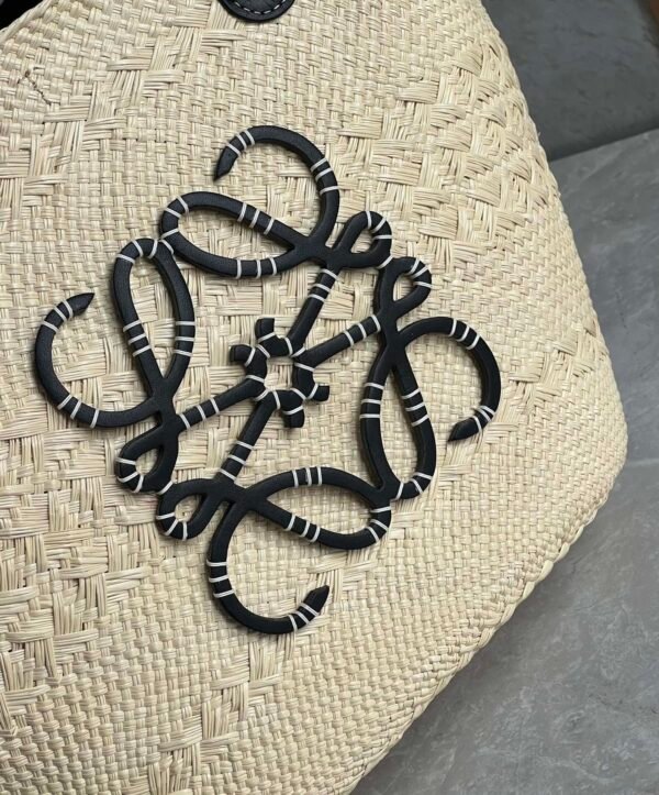 A223T43X02 (6) Medium Anagram Basket bag in iraca palm and calfskin