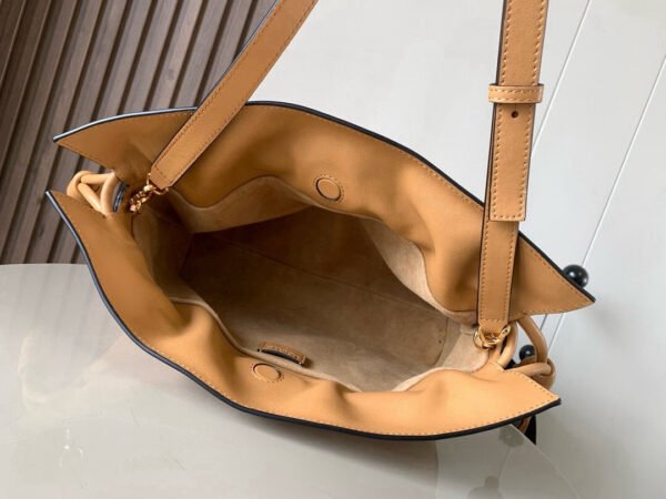 A411FC1XBF (2) Medium Flamenco clutch in nappa calfskin