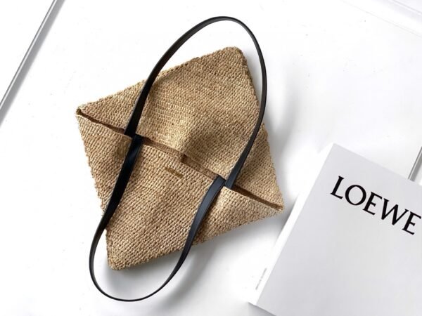 Medium Puzzle Fold tote in raffia