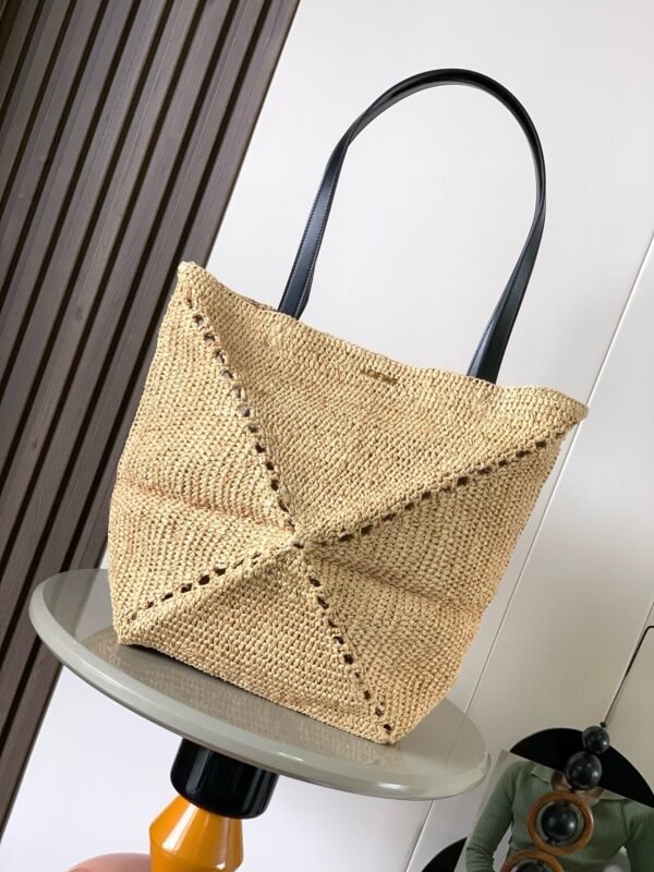 Medium Puzzle Fold tote in raffia