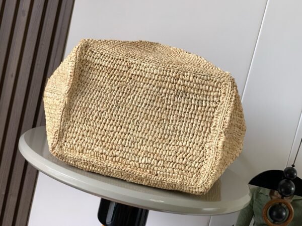 Medium Puzzle Fold tote in raffia