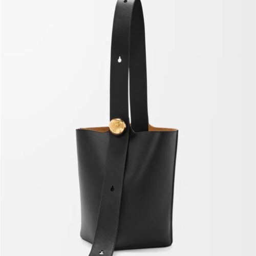 Medium Pebble bucket in smooth calfskin