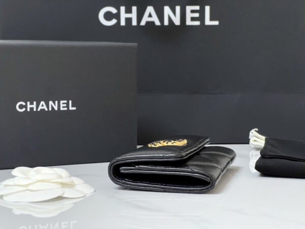 AP1790 (3) CHANEL 19 FLAP CARD HOLDER