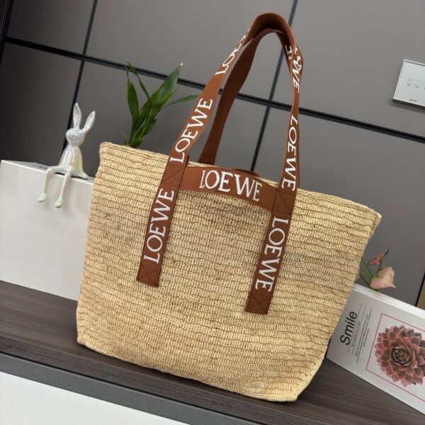 Fold Shopper in raffia