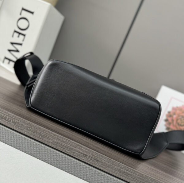 B510SEBX02 (4) Small Puzzle bumbag in classic calfskin