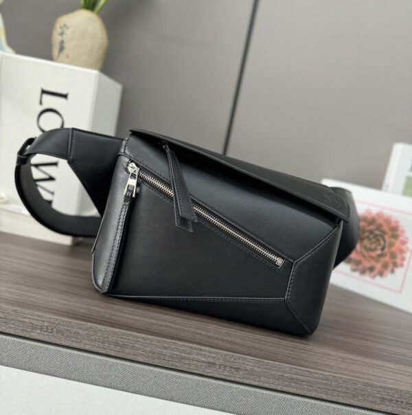 B510SEBX02 (5) Small Puzzle bumbag in classic calfskin