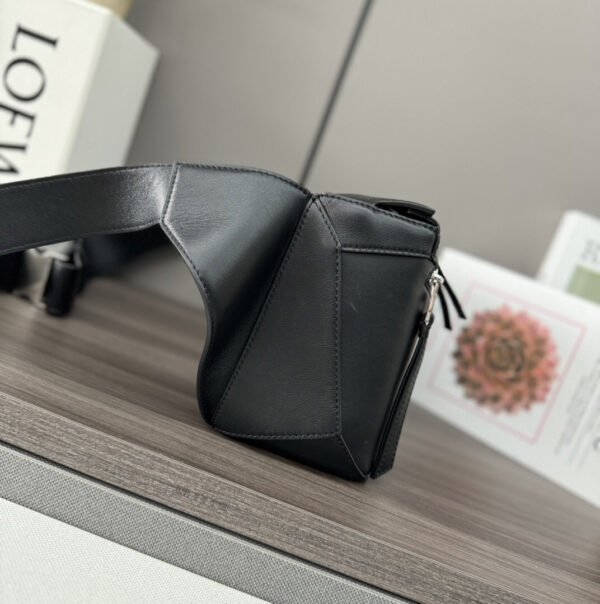 B510SEBX02 (6) Small Puzzle bumbag in classic calfskin