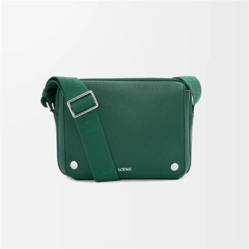 Medium Pebble messenger bag in supple grained calfskin