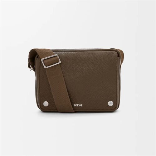 Medium Pebble messenger bag in supple grained calfskin