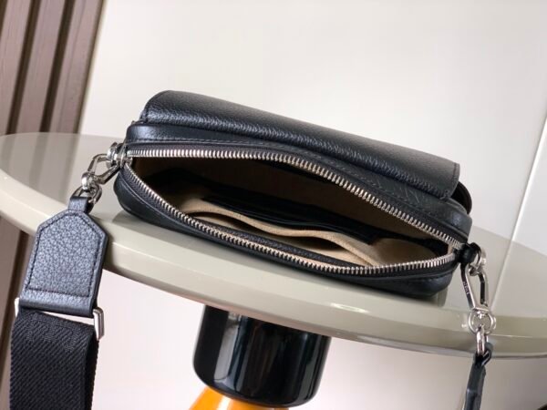 Small Pebble messenger bag in supple grained calfskin