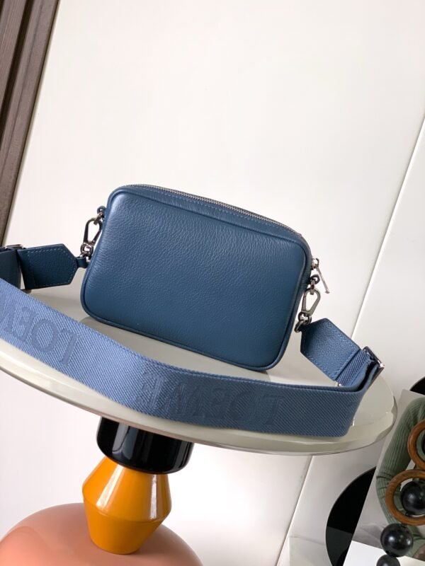 Small Pebble messenger bag in supple grained calfskin