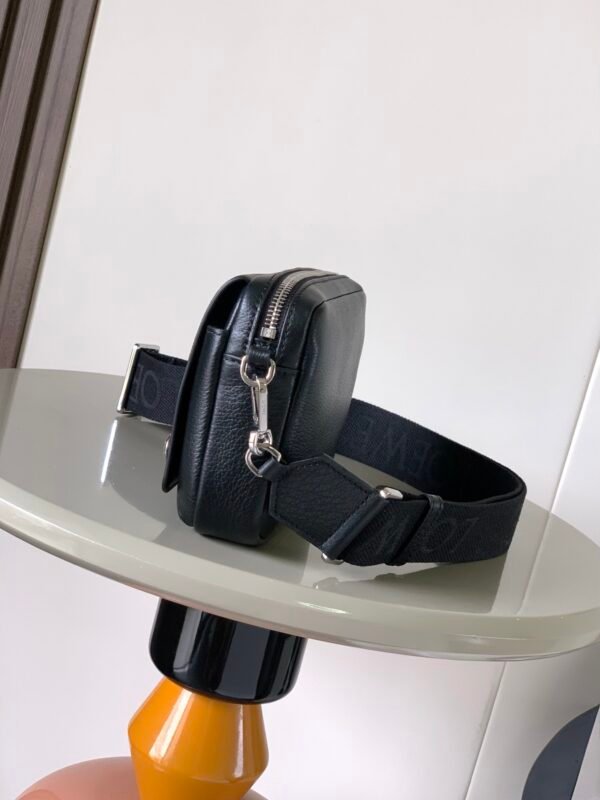 Small Pebble messenger bag in supple grained calfskin