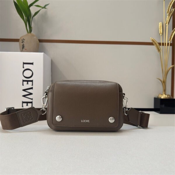 BANBPCBX01 (5) Small Pebble messenger bag in supple grained calfskin