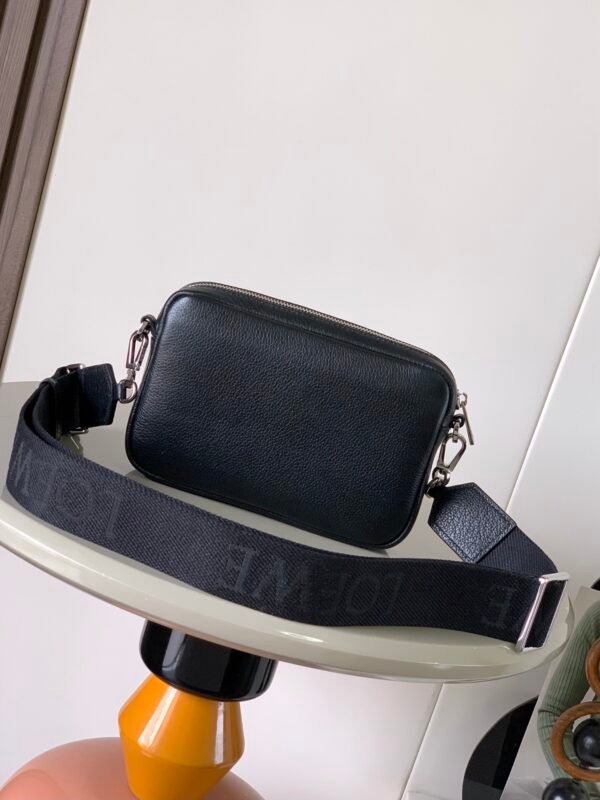 Small Pebble messenger bag in supple grained calfskin