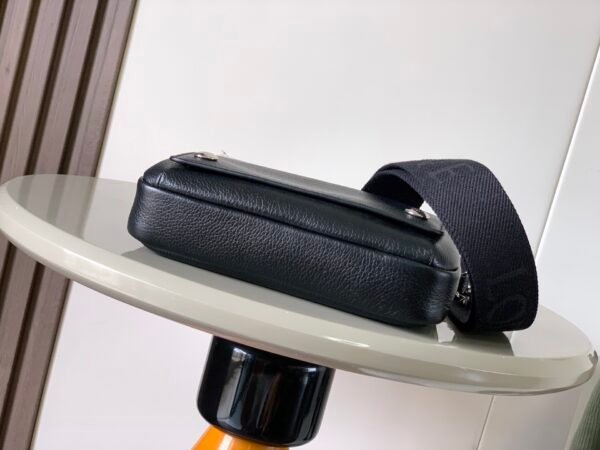 Small Pebble messenger bag in supple grained calfskin