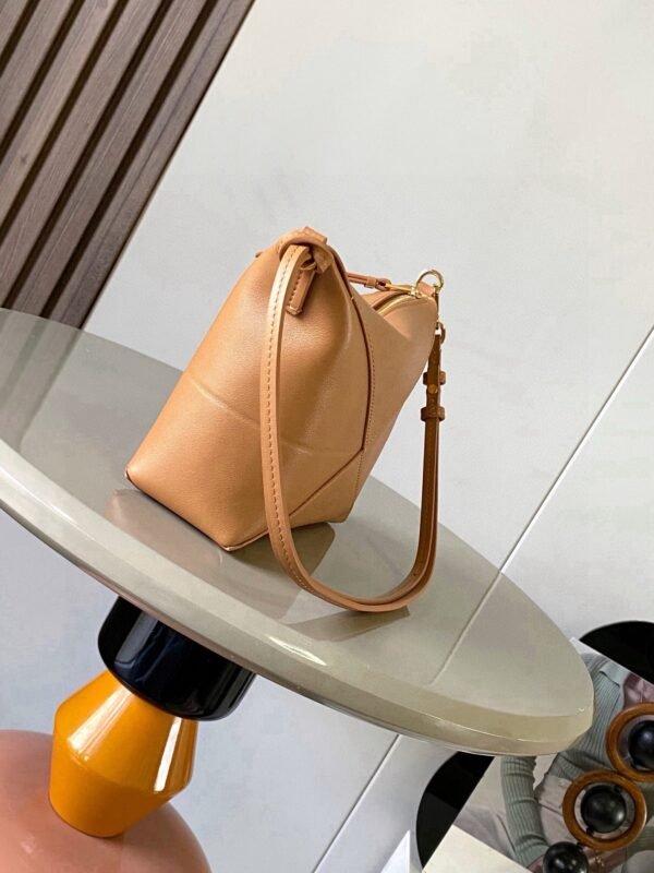 C510PT1X01 (1) Puzzle Fold pouch in shiny nappa calfskin